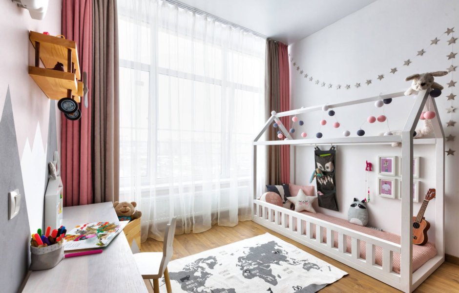 Детская комната с кроватью домиком планировка