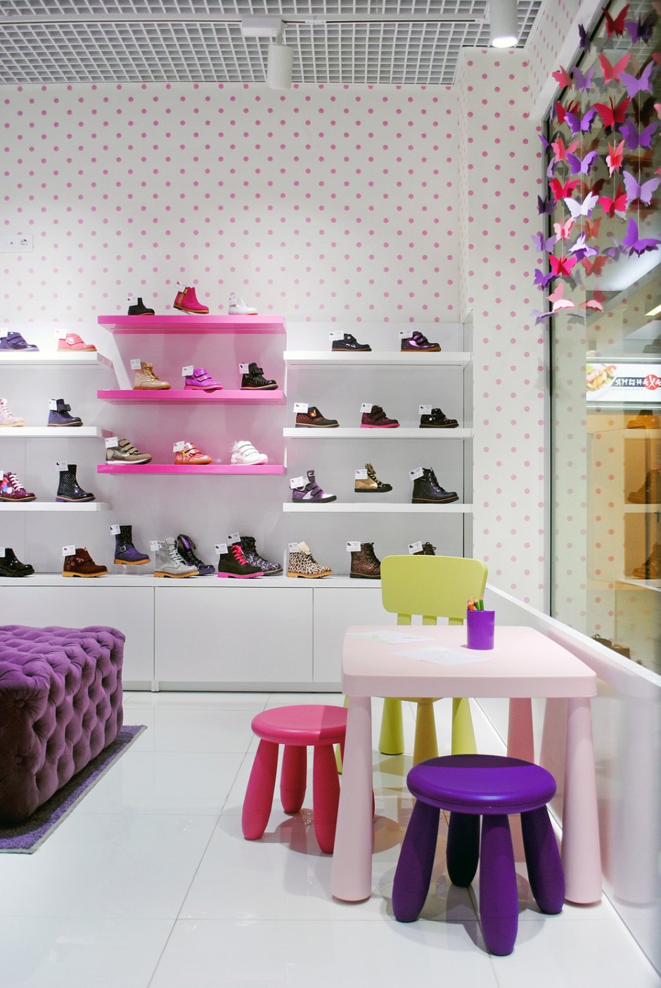 Интерьер детского обувного магазина