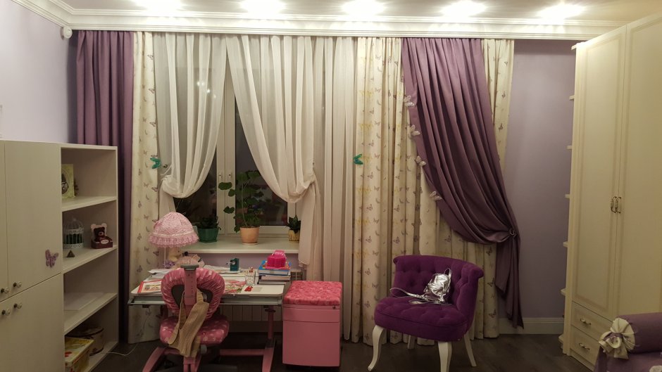 Интерьер детской комнаты с фиолетовыми шторами