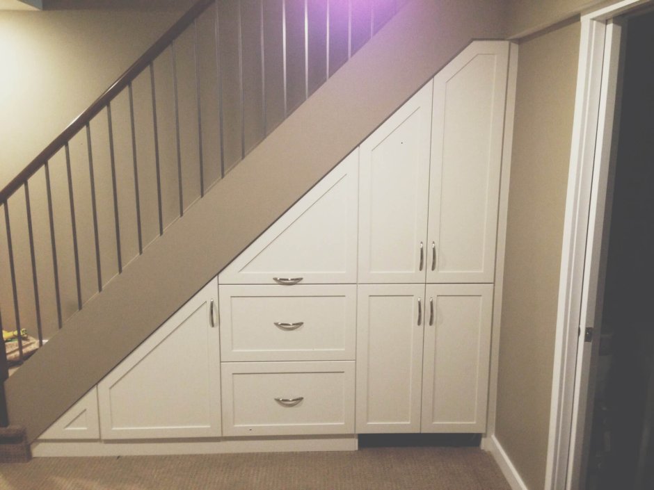 Распашной шкаф под лестницей