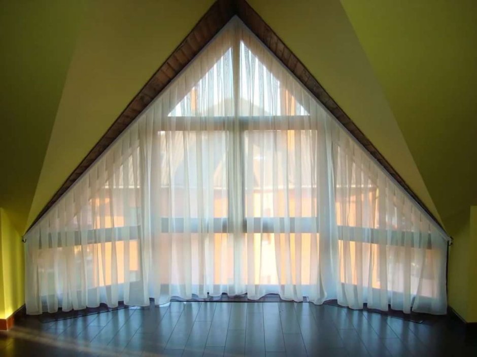 Шторы на треугольные мансардные окна
