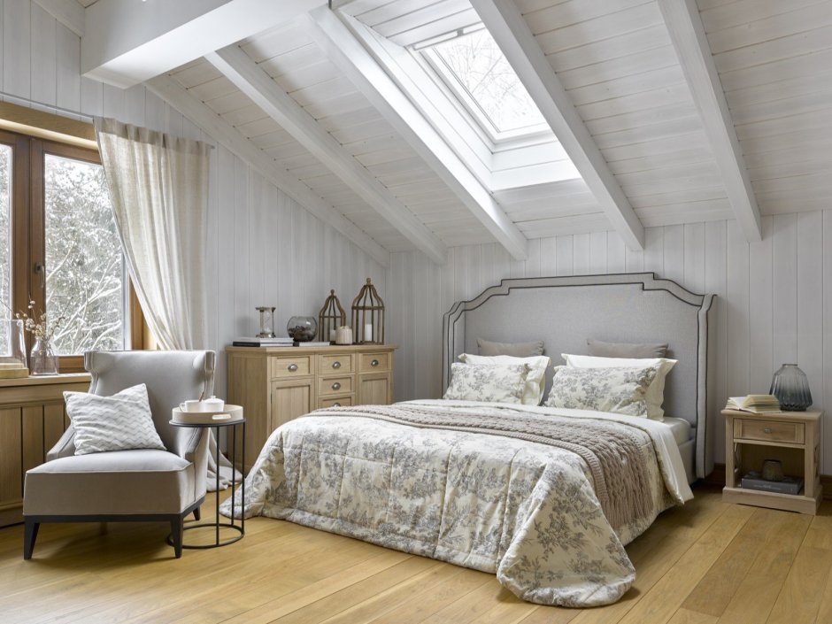 Спальня в стиле Прованс в загородном доме на мансарде
