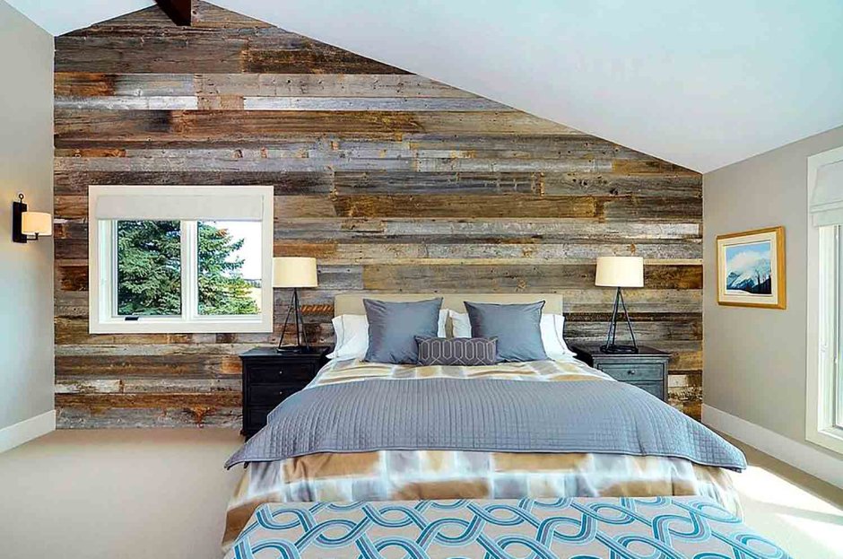 Деревянные доски в интерьере спальни