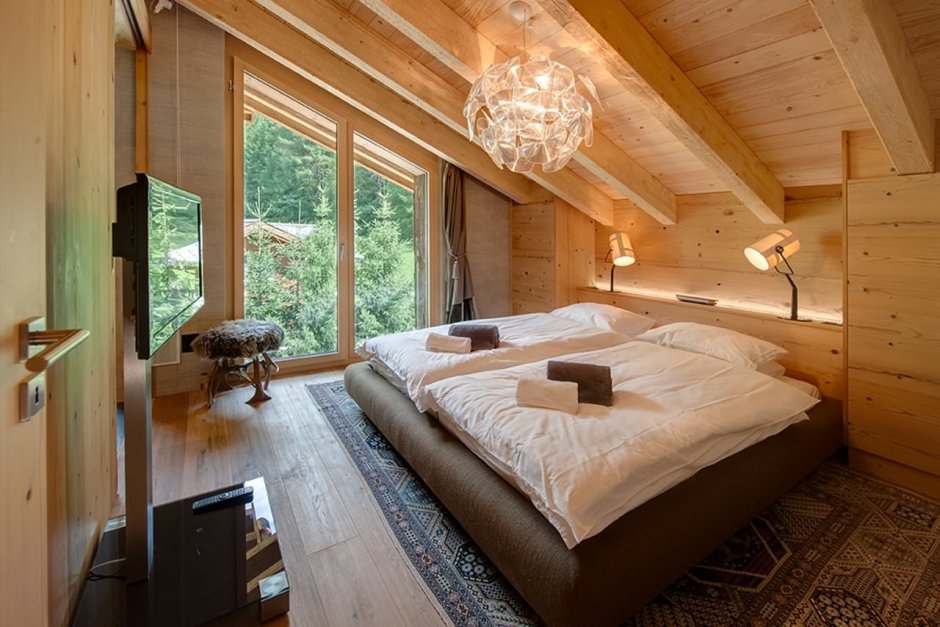 Интерьеры мансардных комнат в деревянном доме