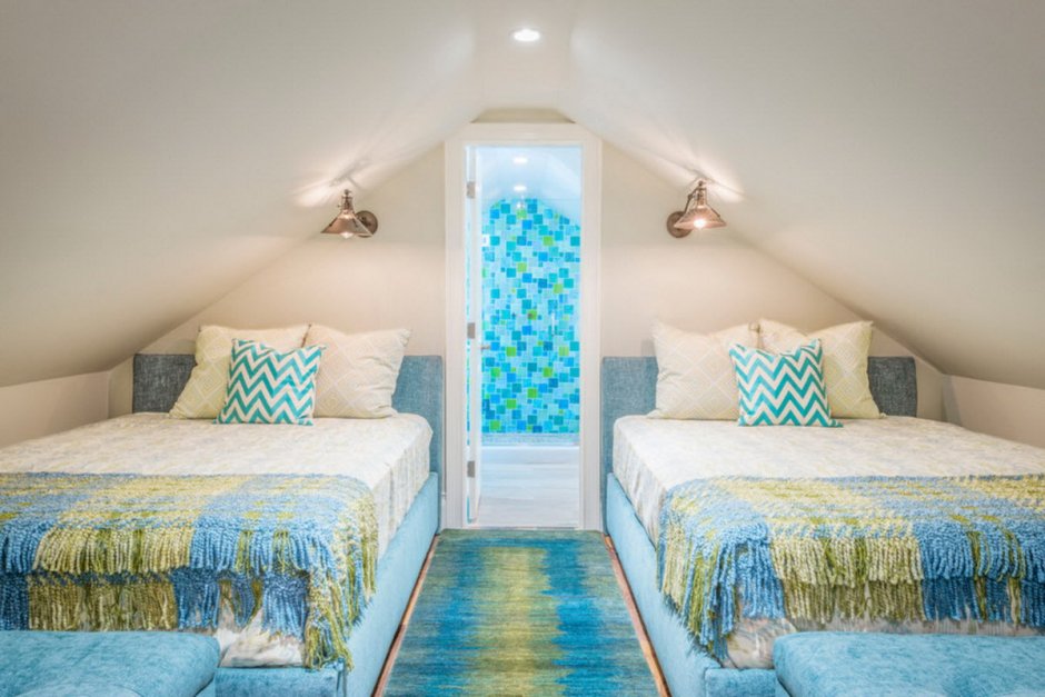 Спальня в морском стиле на мансарде