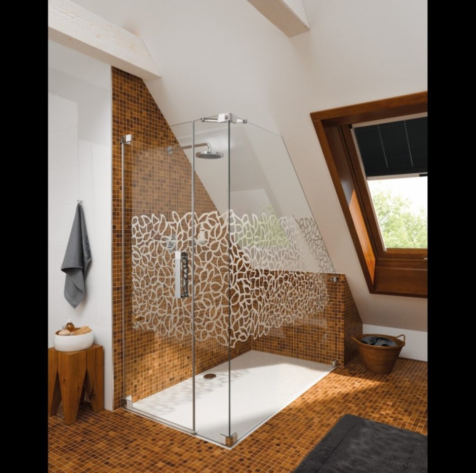 Мозаичный потолок в ванной комнате