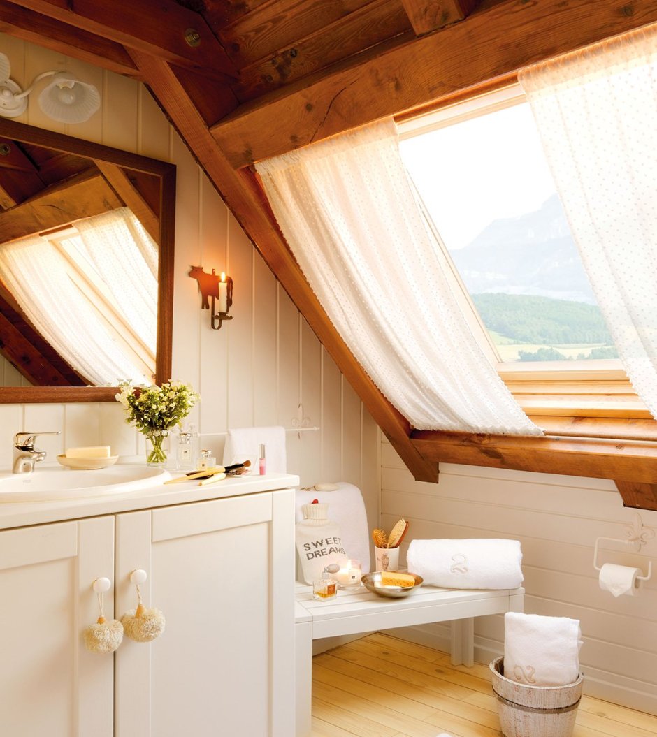Уютная ванная в деревянном доме