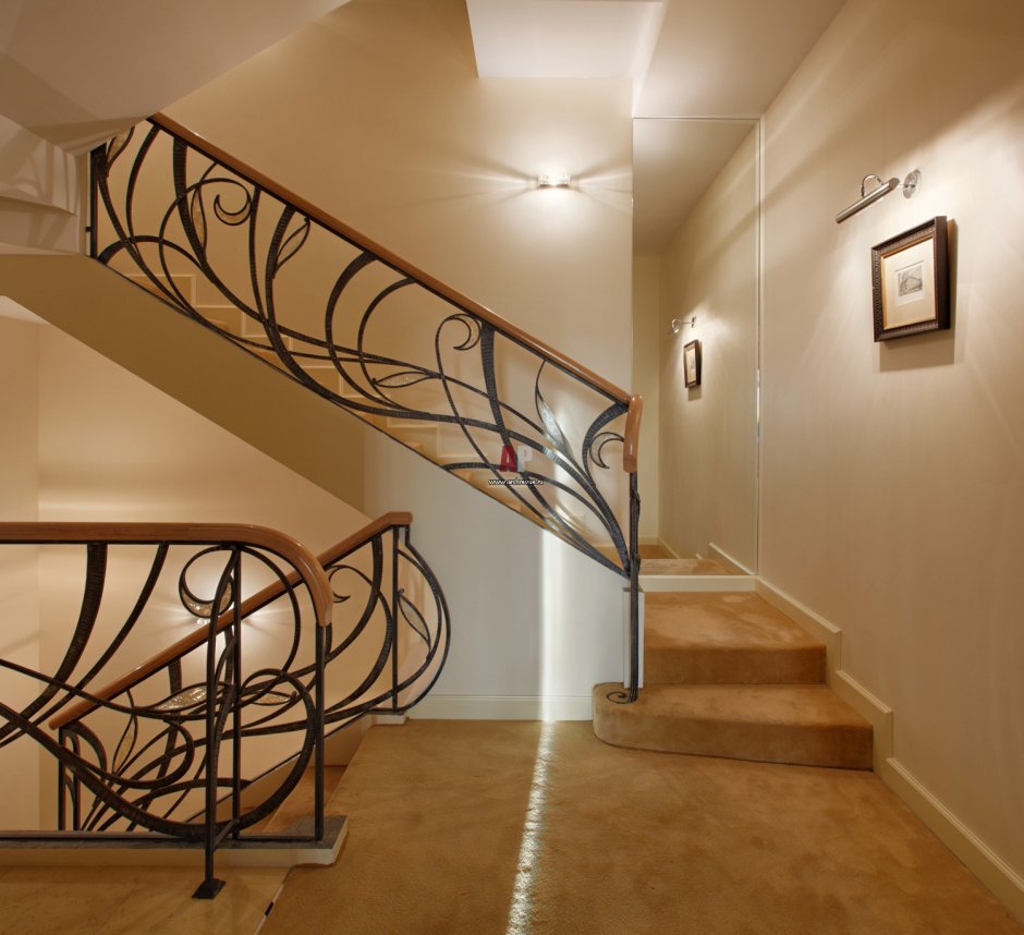 Кованые ограждения лестниц в современном стиле