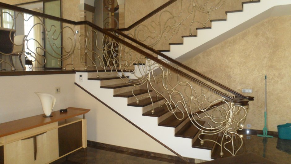 Перила для лестниц в частном доме (98 фото)