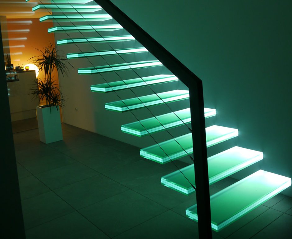 Лестница со стеклянными ступенями