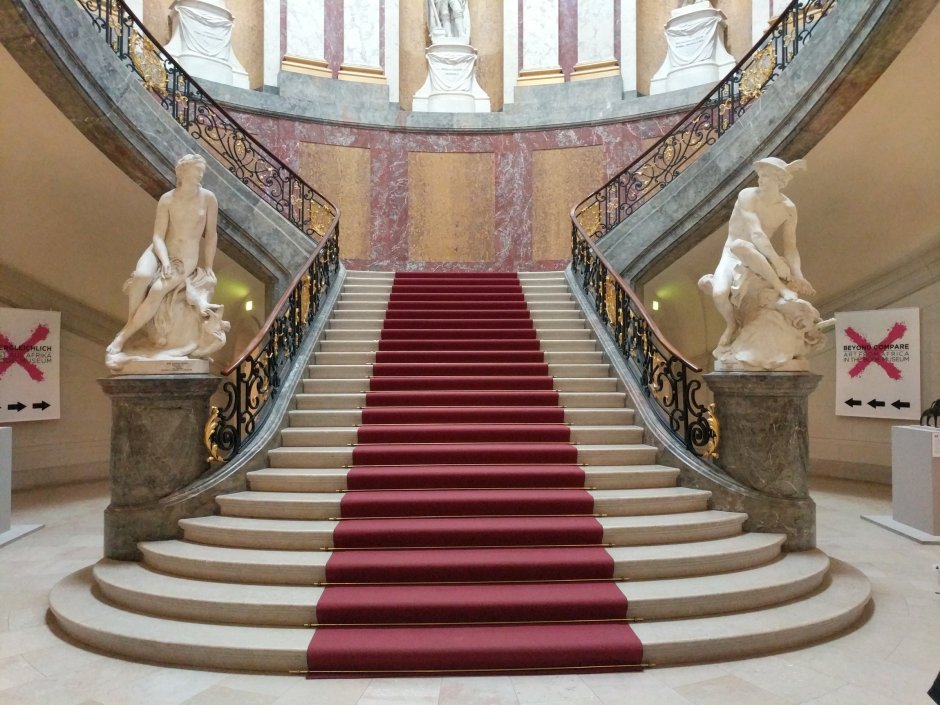 Парадная лестница Королевский дворец в Берлине