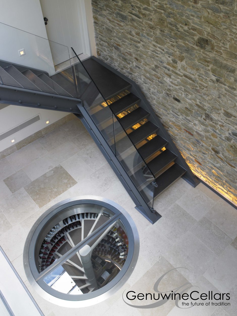 Дизайн лестницы на подвал с железом простой пример