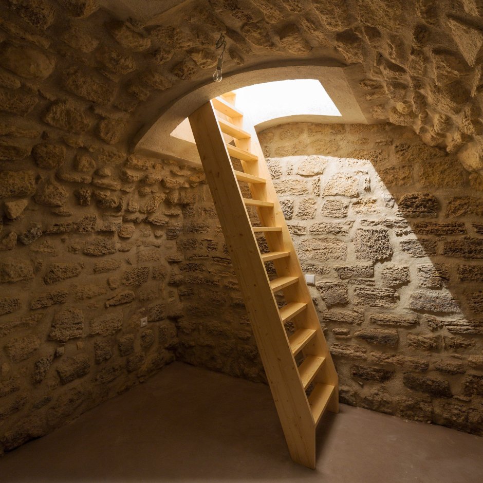 Лестница в подвал в стиле лофт