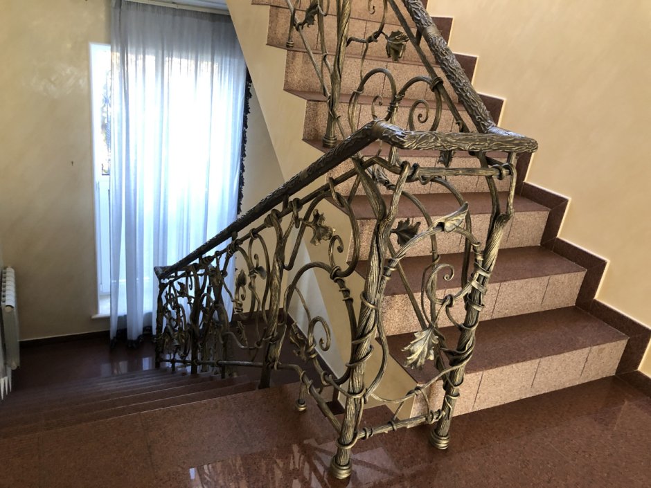 Меткон кованые лестницы