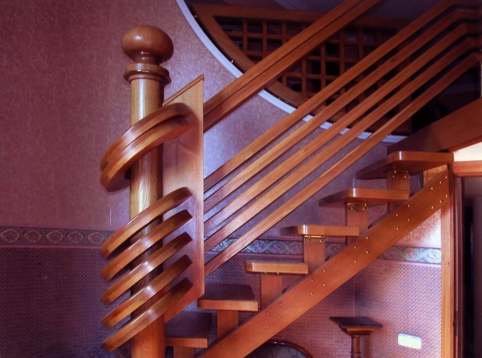 Гнутые деревянные ограждения лестниц