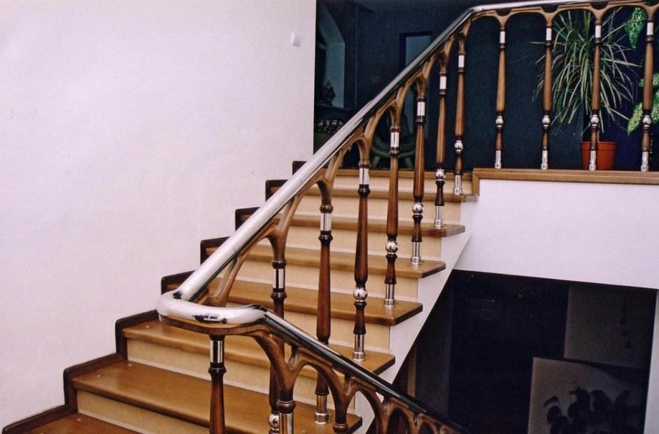 Перила для лестниц в частном доме