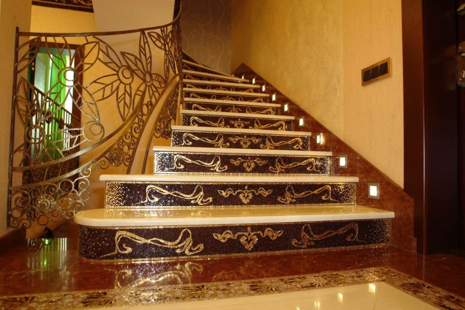 Лестница из мозаики