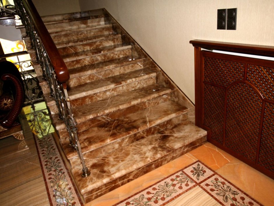 Отделка бетонной лестницы плиткой в частном доме