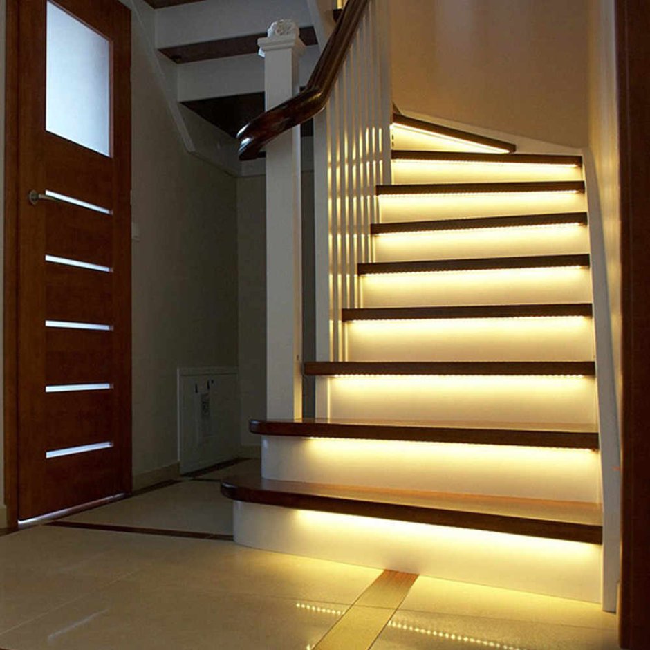 Подсветка лестницы на ступенях