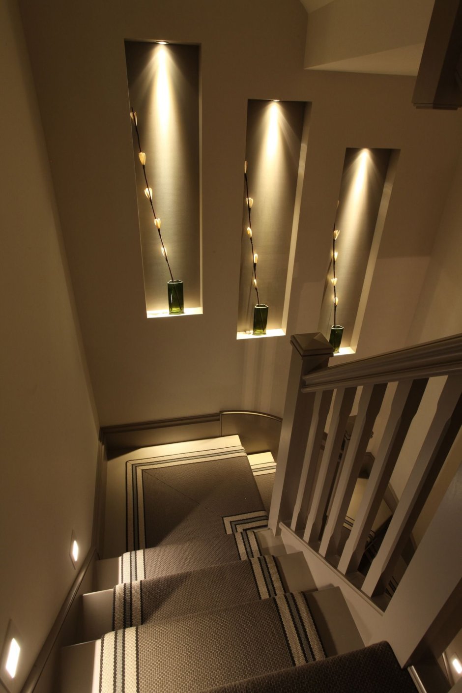 Встроенные светильники для лестницы