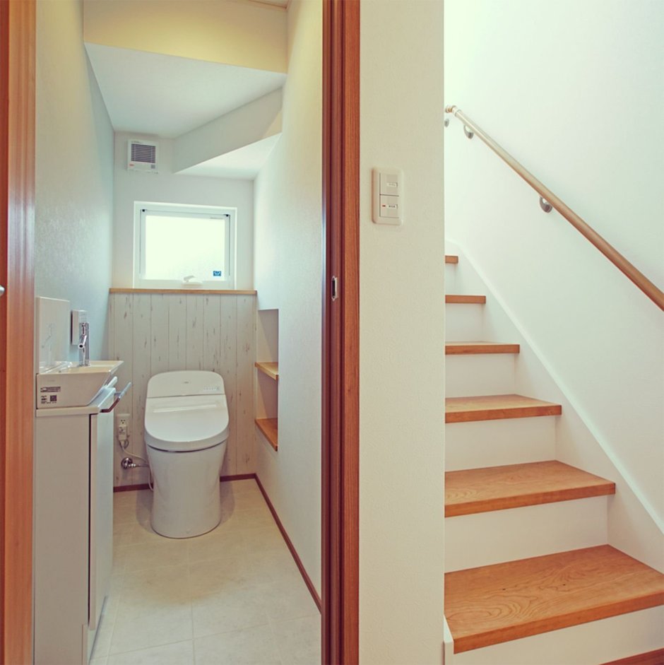 Ванная комната под лестницей