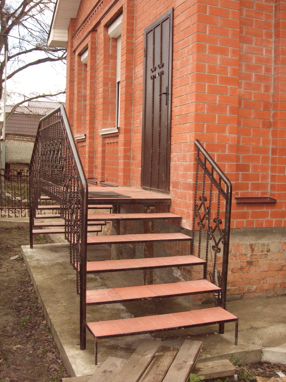 Уличная лестница в частном доме