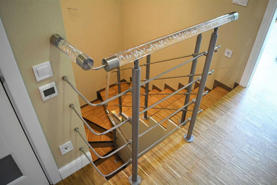 Ограждения лестниц металлические