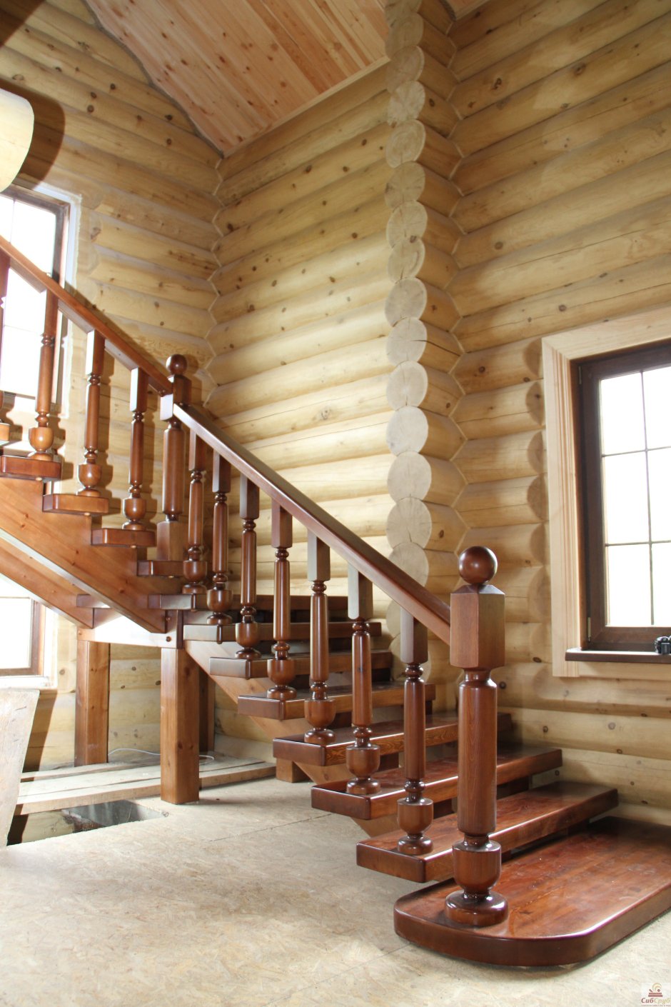 Деревянная лестница в срубе