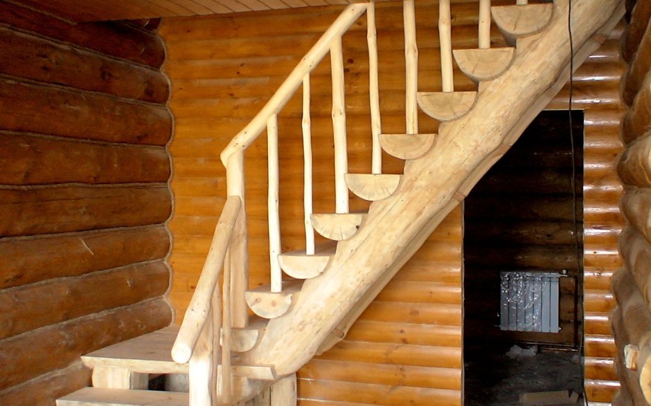 Лестница из оцилиндрованного бревна