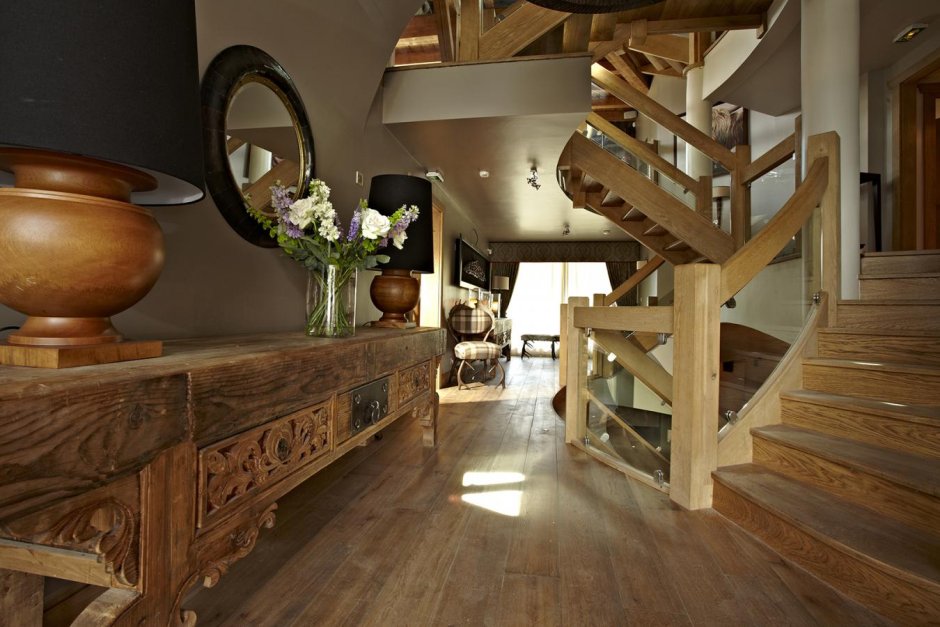 Лестница в Шале деревянная
