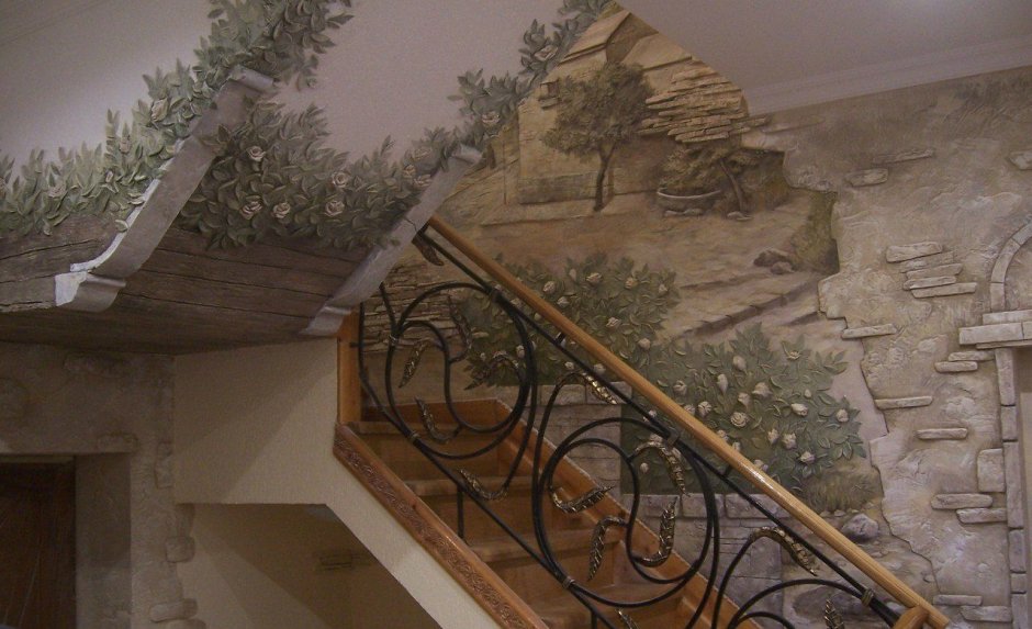 Фреска возле лестницы