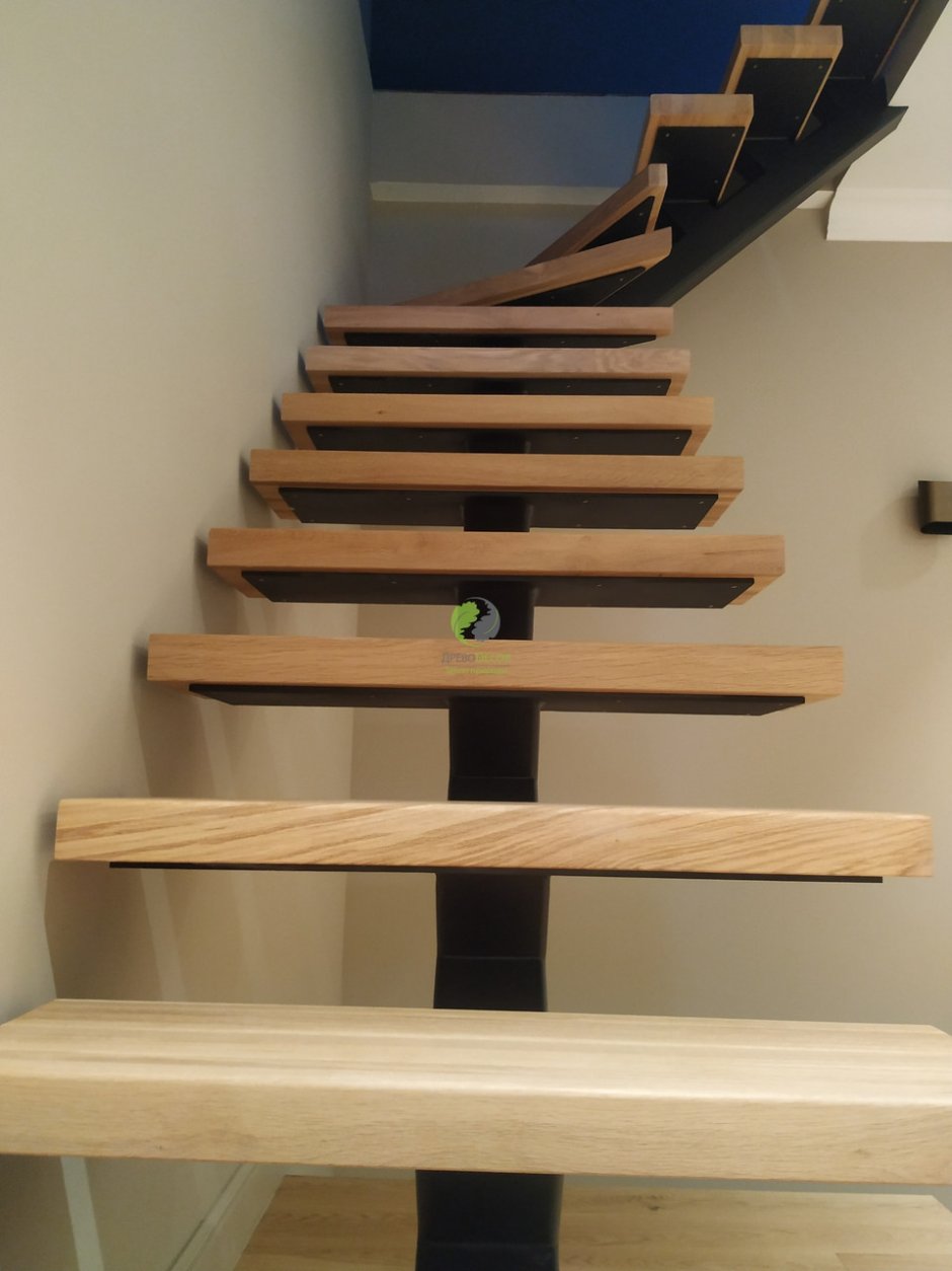 Монокосоур для лестницы