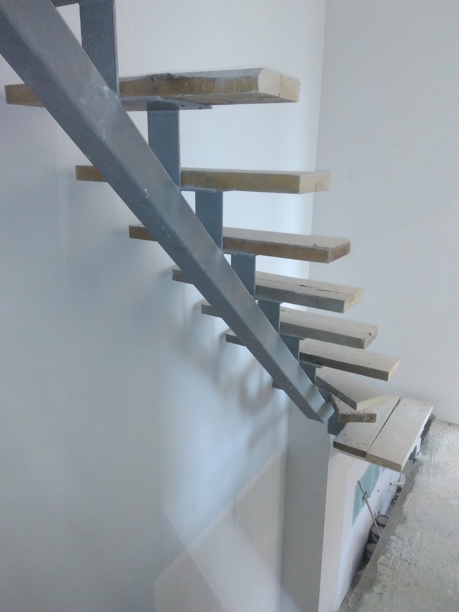 Лестница с забежными ступенями на 180 на монокосоуре