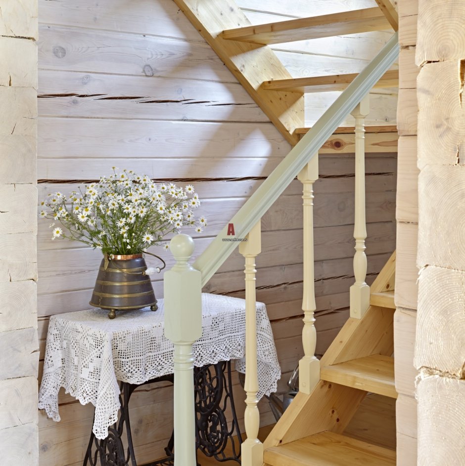 Лестница в дачном домике