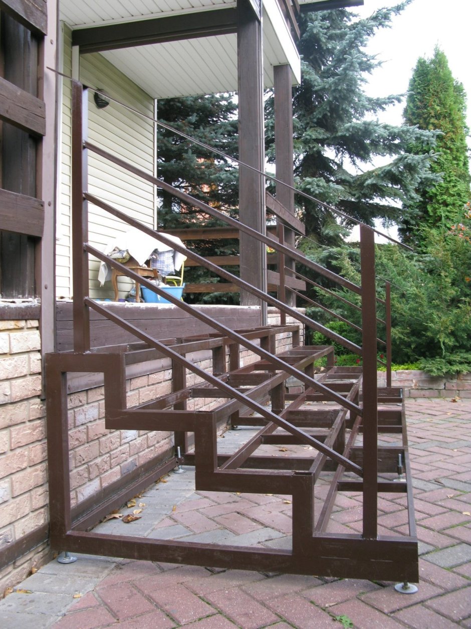 Кованная лестница на крыльцо