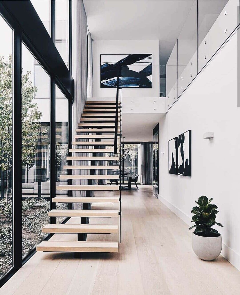 Современная лестница в доме