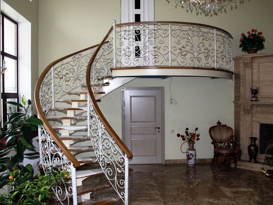 Полувинтовая лестница на второй этаж (56 фото)