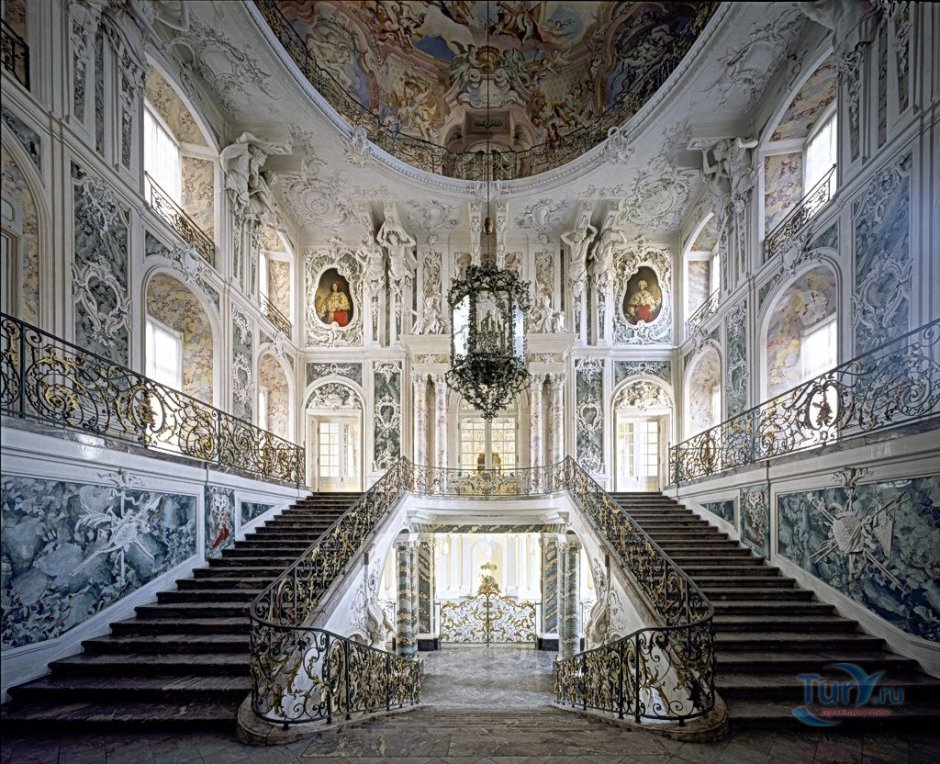 Дворец Аугустусбург лестница