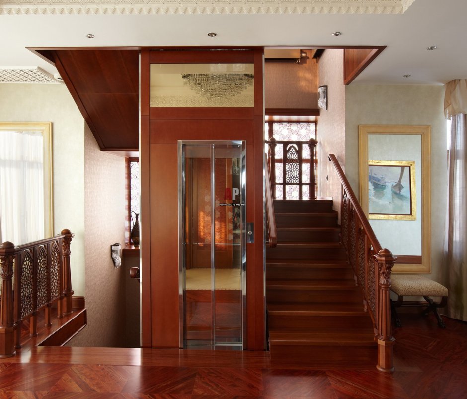 Лестница и лифт в частном доме