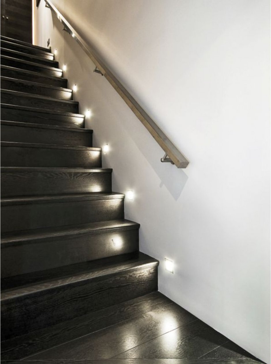 Подсветка ступеней лестницы светодиодной