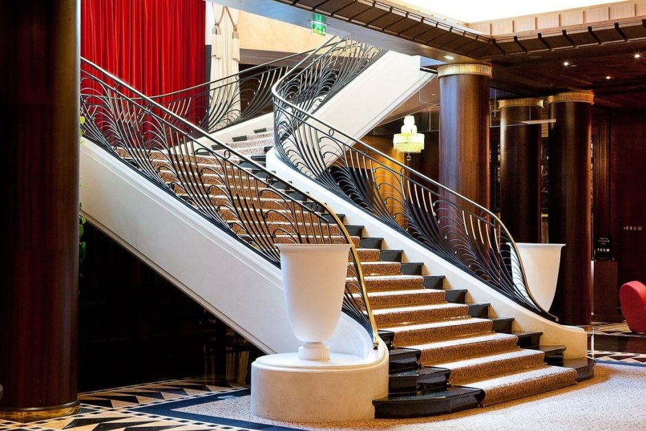 Лестницы в отелях
