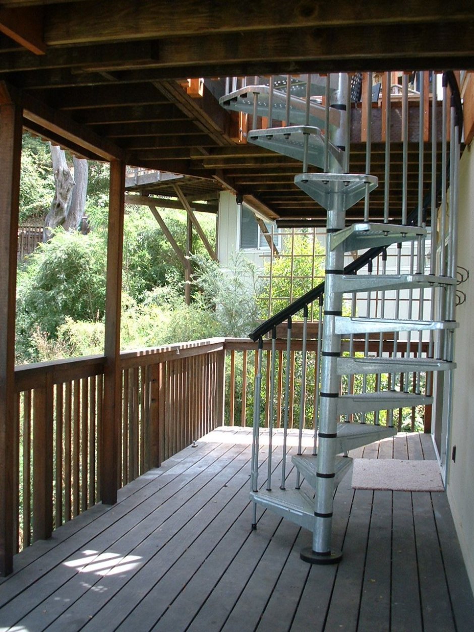 Лестница на балконе
