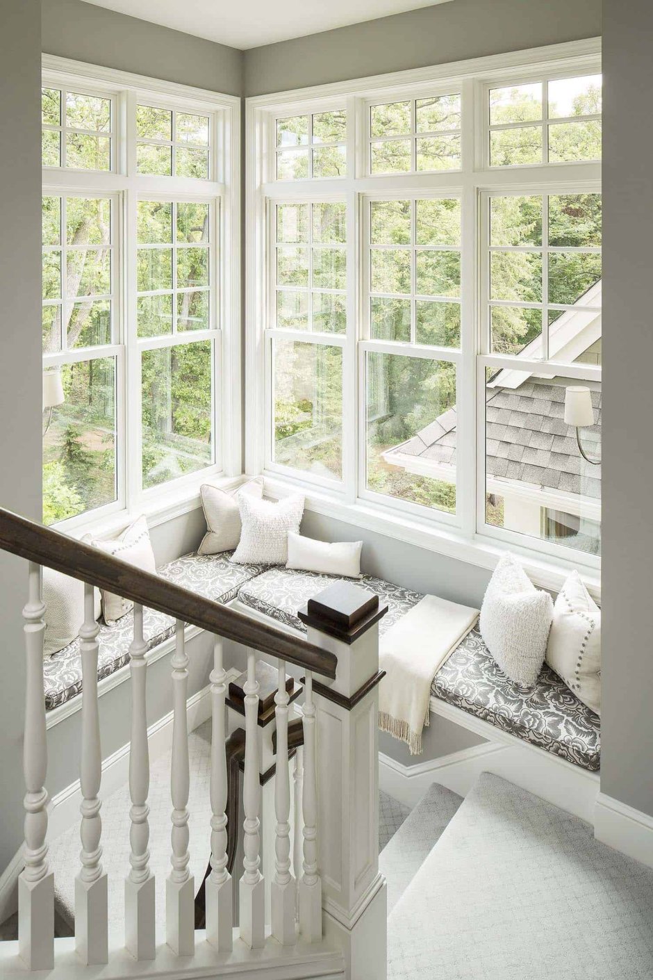 Лестничное окно в частном доме