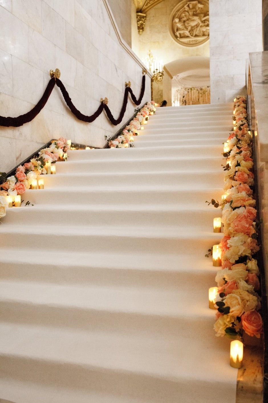 Украшение лестницы на свадьбу