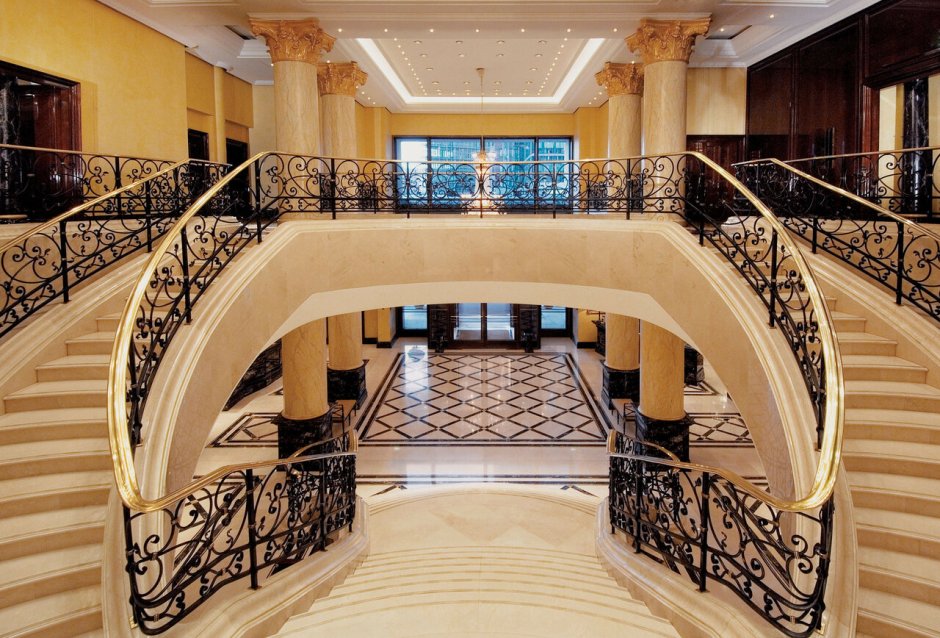 The Ritz Carlton лестница