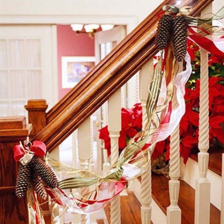 Новогоднее украшение лестницы в детском саду