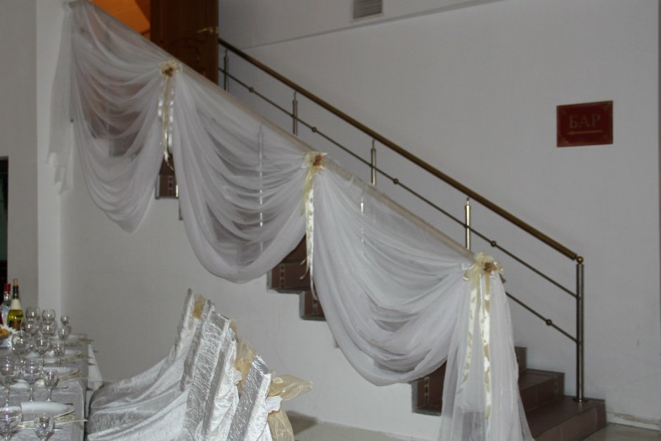 Декор лестницы тканью