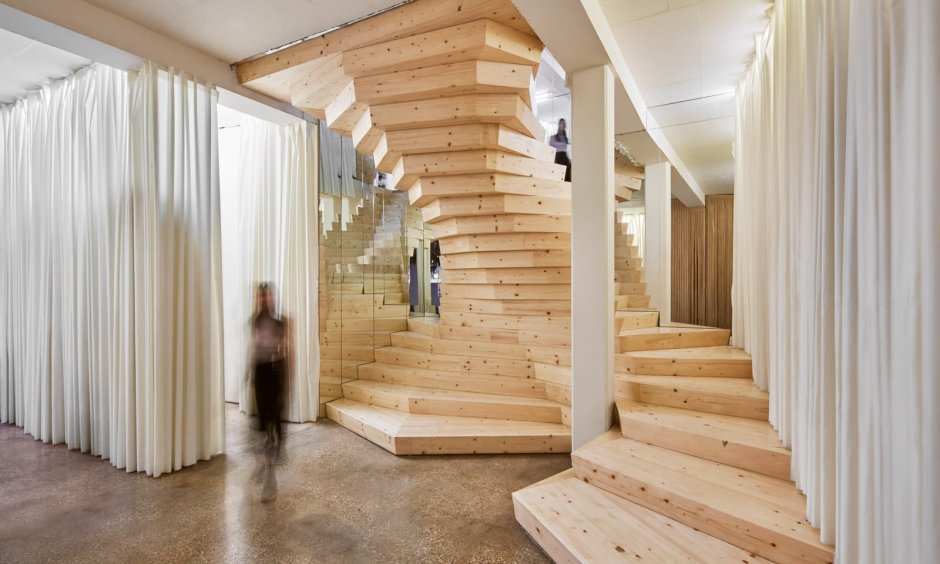 Необычные лестницы в деревянном доме