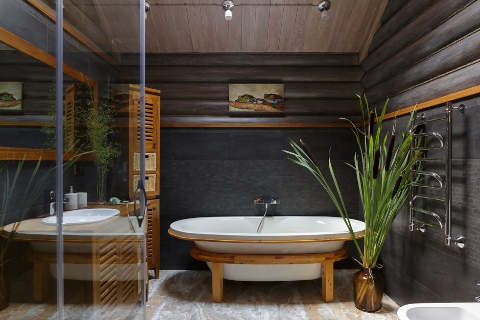 Отдельностоящая ванна в деревянном доме