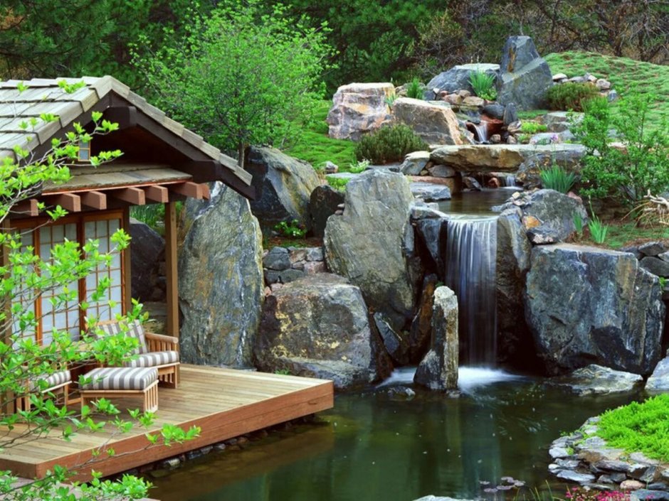 Японский сад с беседкой и прудиком